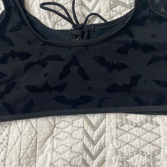 Black Lace-Up Bat Print bathing suit top / Plus size - Picture 5 of 7